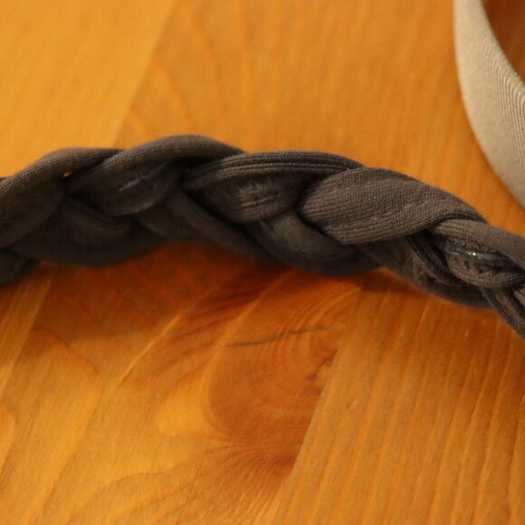 4 pack of headbands, lightly used, great condition. Navy and grey - Picture 3 of 8